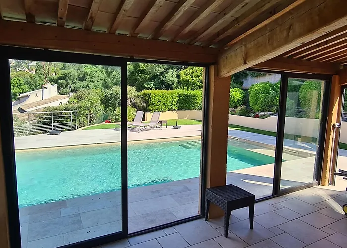 Lou Pei Magnifique Vue Piscine Chauffee 10x5m 5 Ch 5sdb Vila Les Issambres